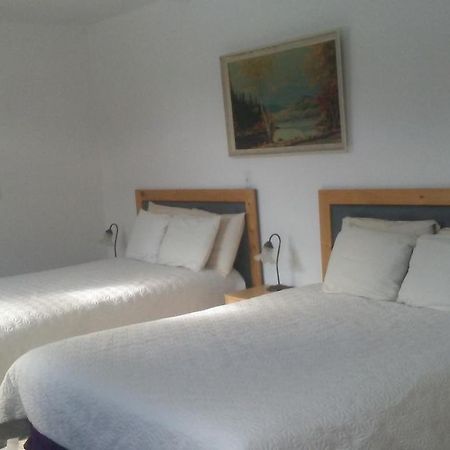 Chameleon Hotel Castlegar Exterior photo