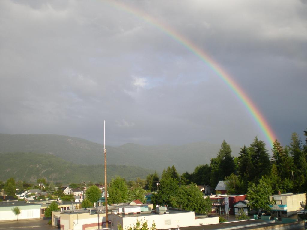 Chameleon Hotel Castlegar Exterior photo