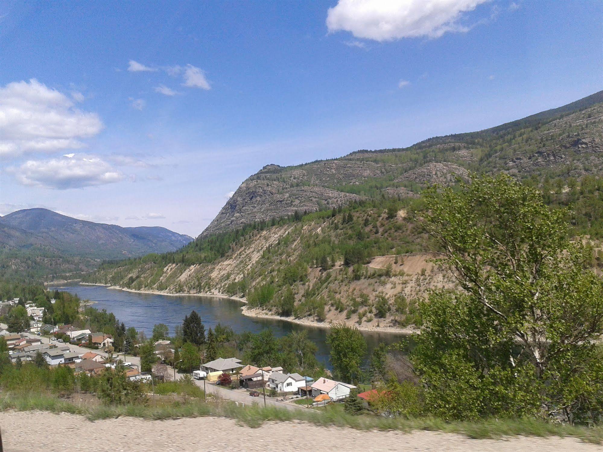 Chameleon Hotel Castlegar Exterior photo