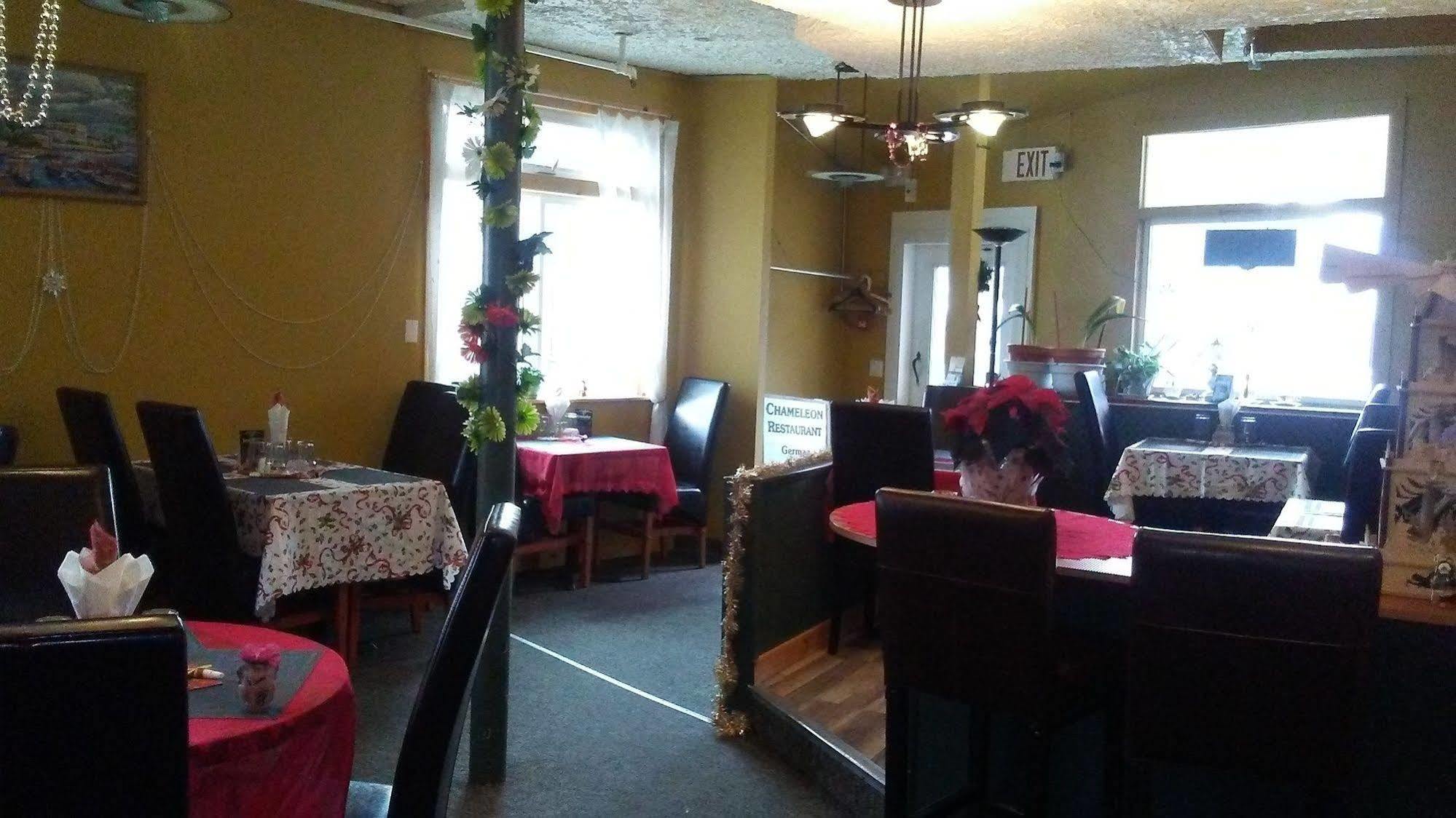 Chameleon Hotel Castlegar Exterior photo