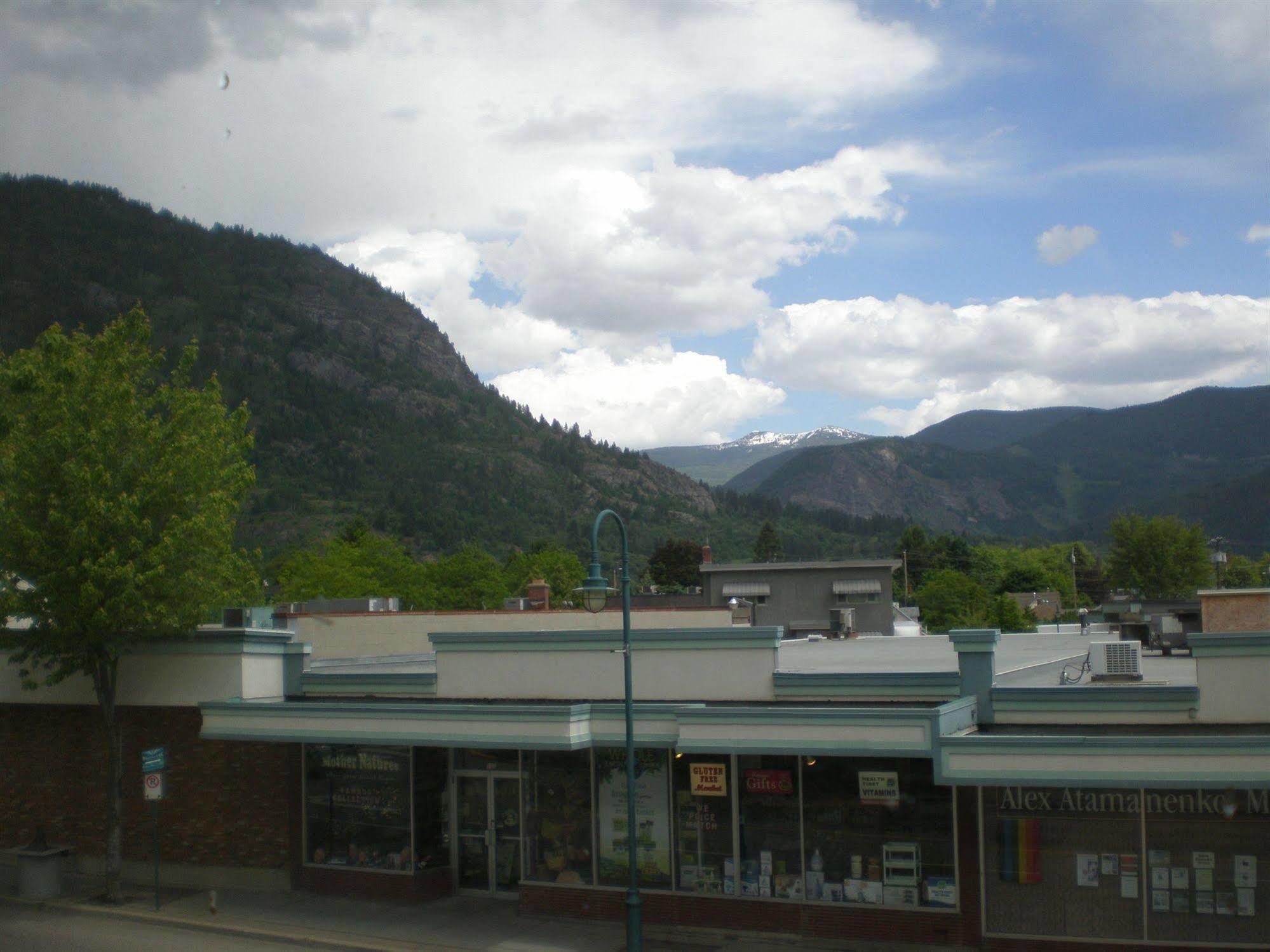 Chameleon Hotel Castlegar Exterior photo